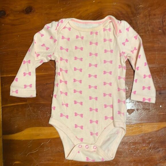 NWOT 6-9 month Cat & Jack long sleeve pink w/pink bow graphics body suit/onesie - Picture 2 of 16